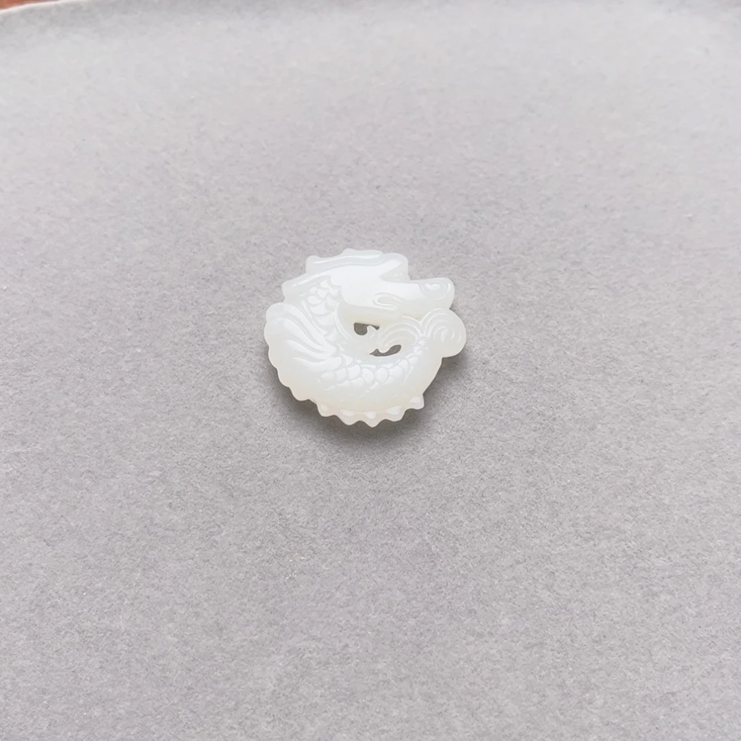 余***庆和田玉未镶嵌颈饰