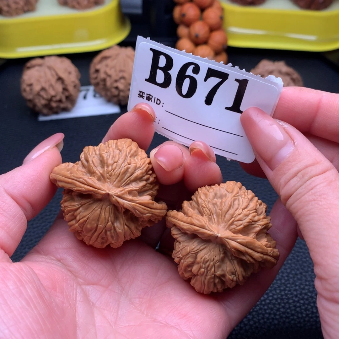 文玩核桃吊坠白狮671链接40尺全