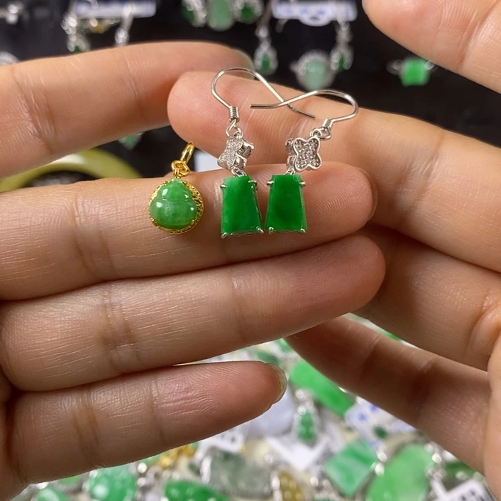 锦***9翡翠未镶嵌颈饰颈饰未镶嵌翡翠