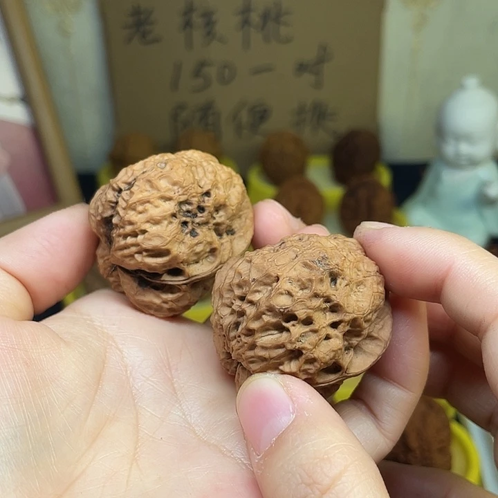 文玩核桃吊坠蚂蚁纹老蟾头