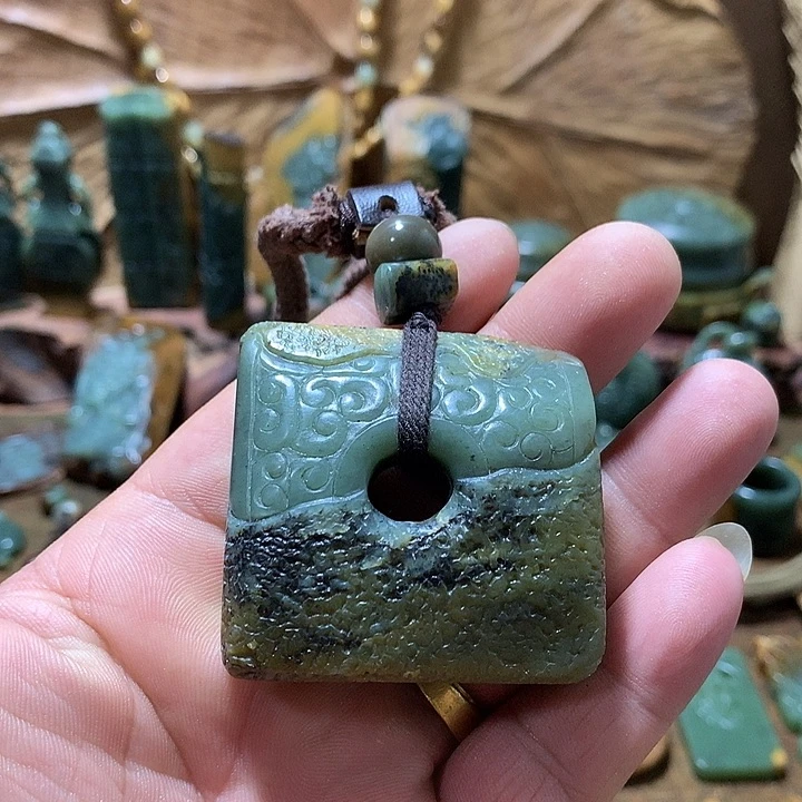 岫岩河磨玉（透闪石质玉）未镶嵌挂件天*?