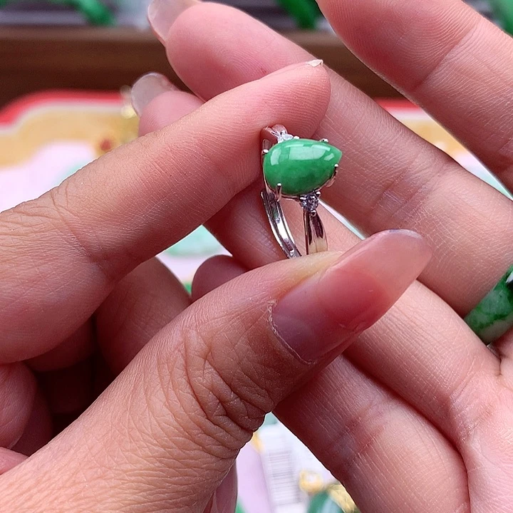 翡翠颈饰银S925镶嵌翡翠