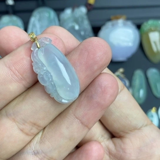 翡翠18K金镶嵌颈饰