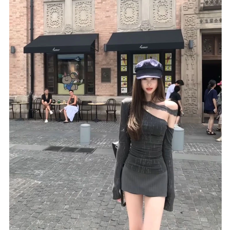 法式蕾丝拼接肌理感针织斜肩不规则上衣女配显瘦竖条纹半身裙套装