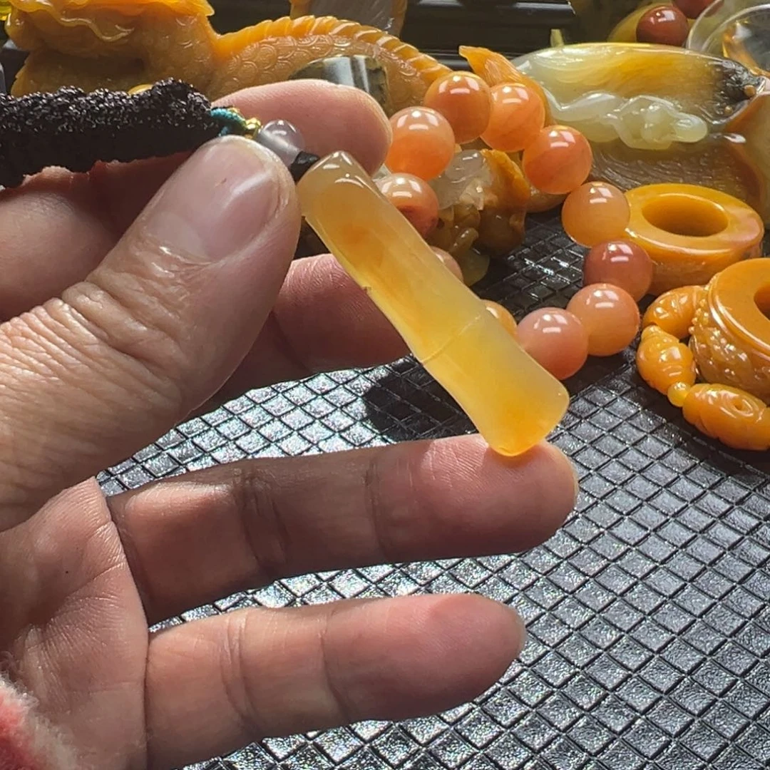 石英质玉未镶嵌颈饰