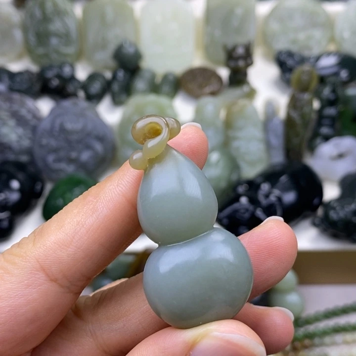 颈饰未镶嵌和田玉阿*罗