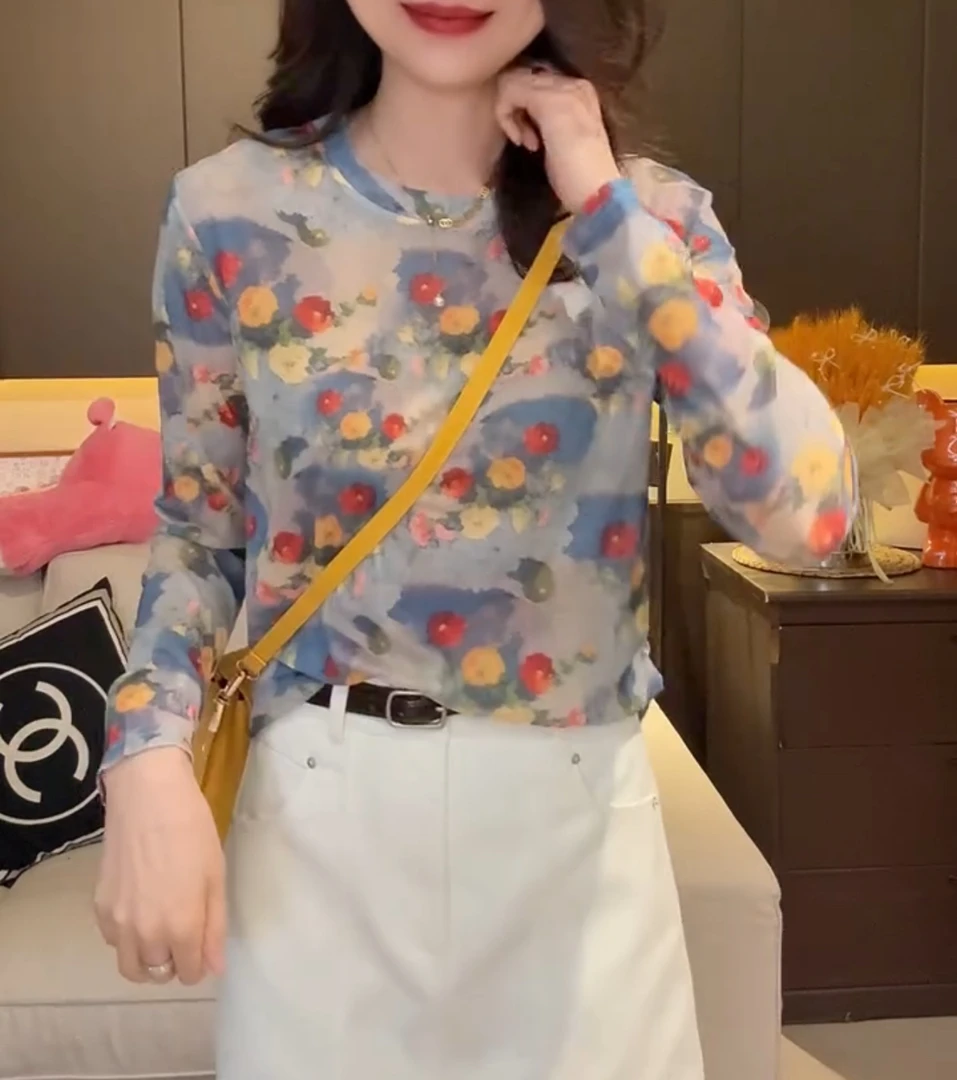 洋气减龄蓝圆领花朵长袖防晒打底衫【实物微色差】