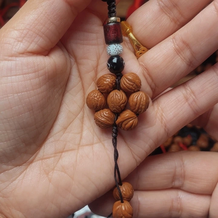 木质类龙纹桃枭挂件