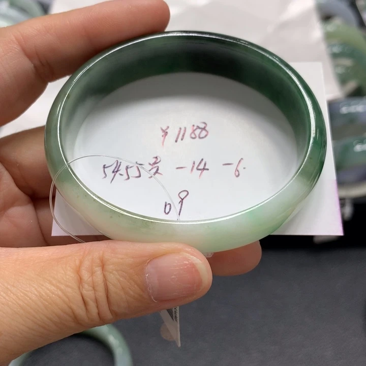 翡翠未镶嵌手镯09