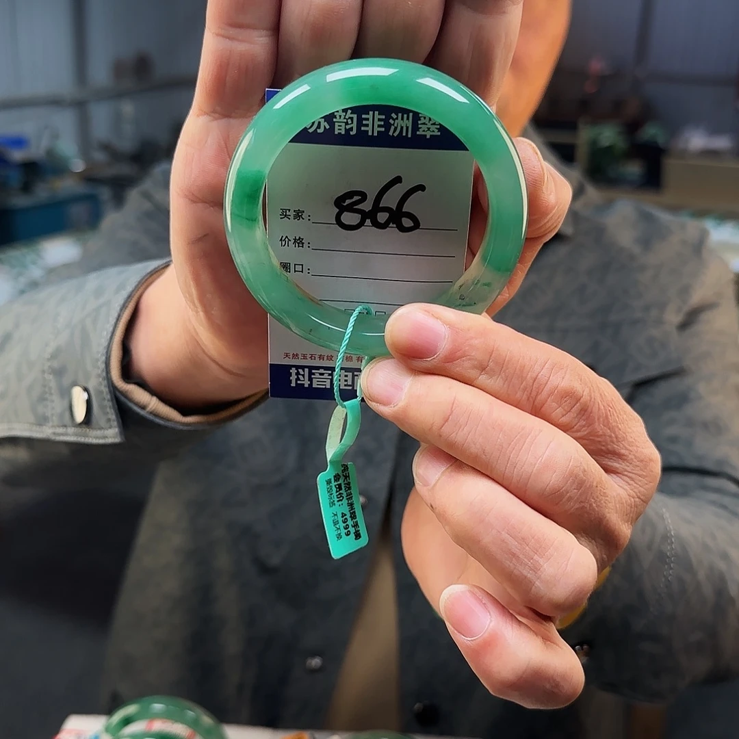 石英质玉（非洲翠）未镶嵌手镯