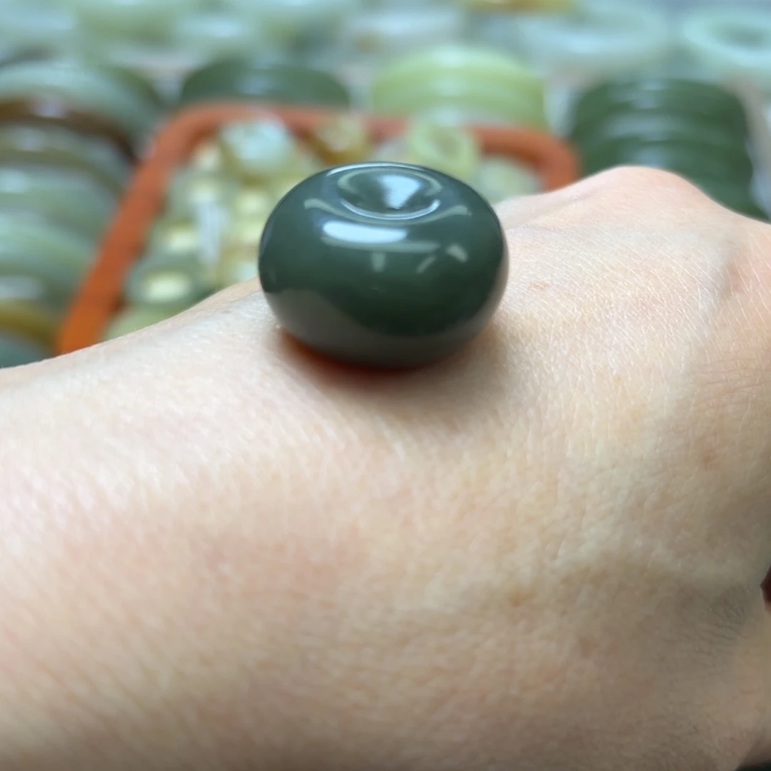 和田玉颈饰未镶嵌可*乐