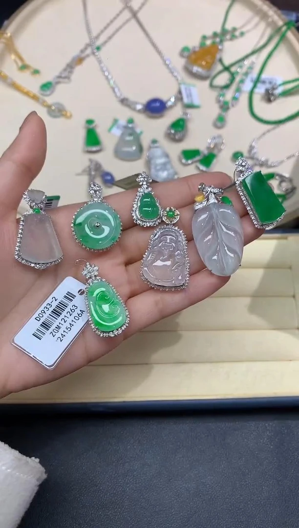 【小鱼严选】翡翠吊坠-18K金-多样性发其一Y67-|CXQ21