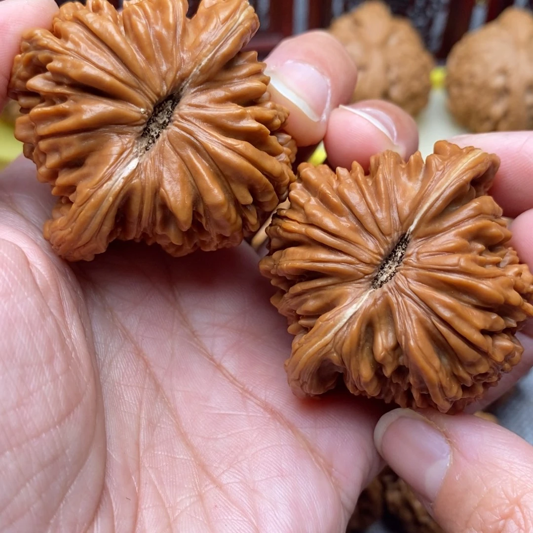 文玩核桃把件毕业精品红皮老树四座楼47尺