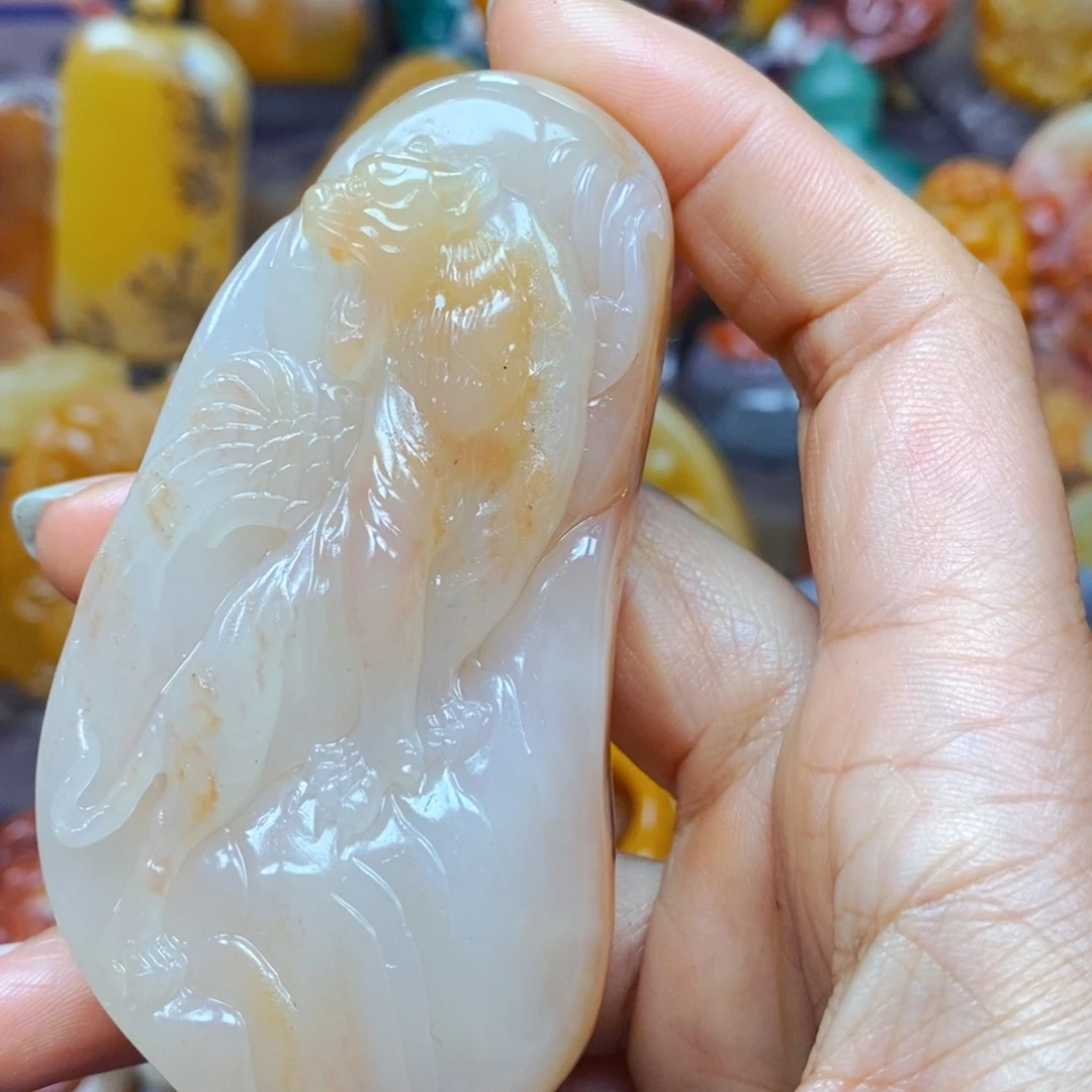 未镶嵌石英质玉（黄龙玉）颈饰