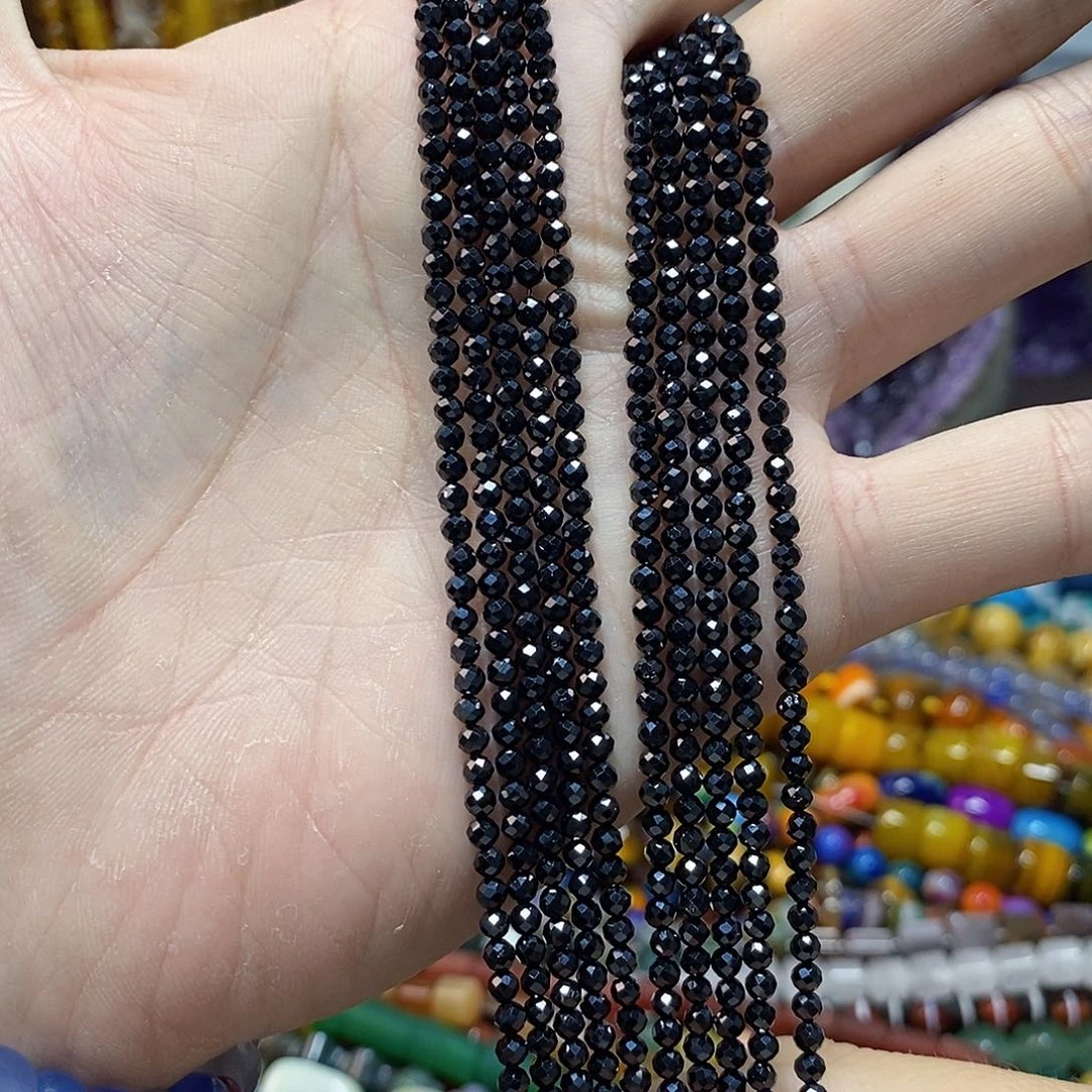 石英质玉未镶嵌，黑尖晶切面3mm，