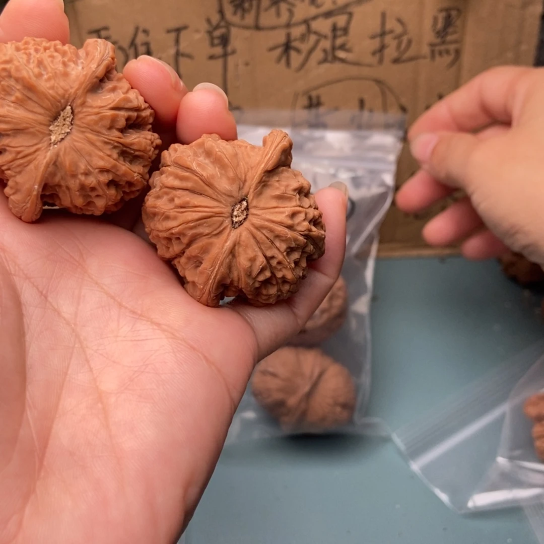 养***多吊坠文玩核桃血麒麟16