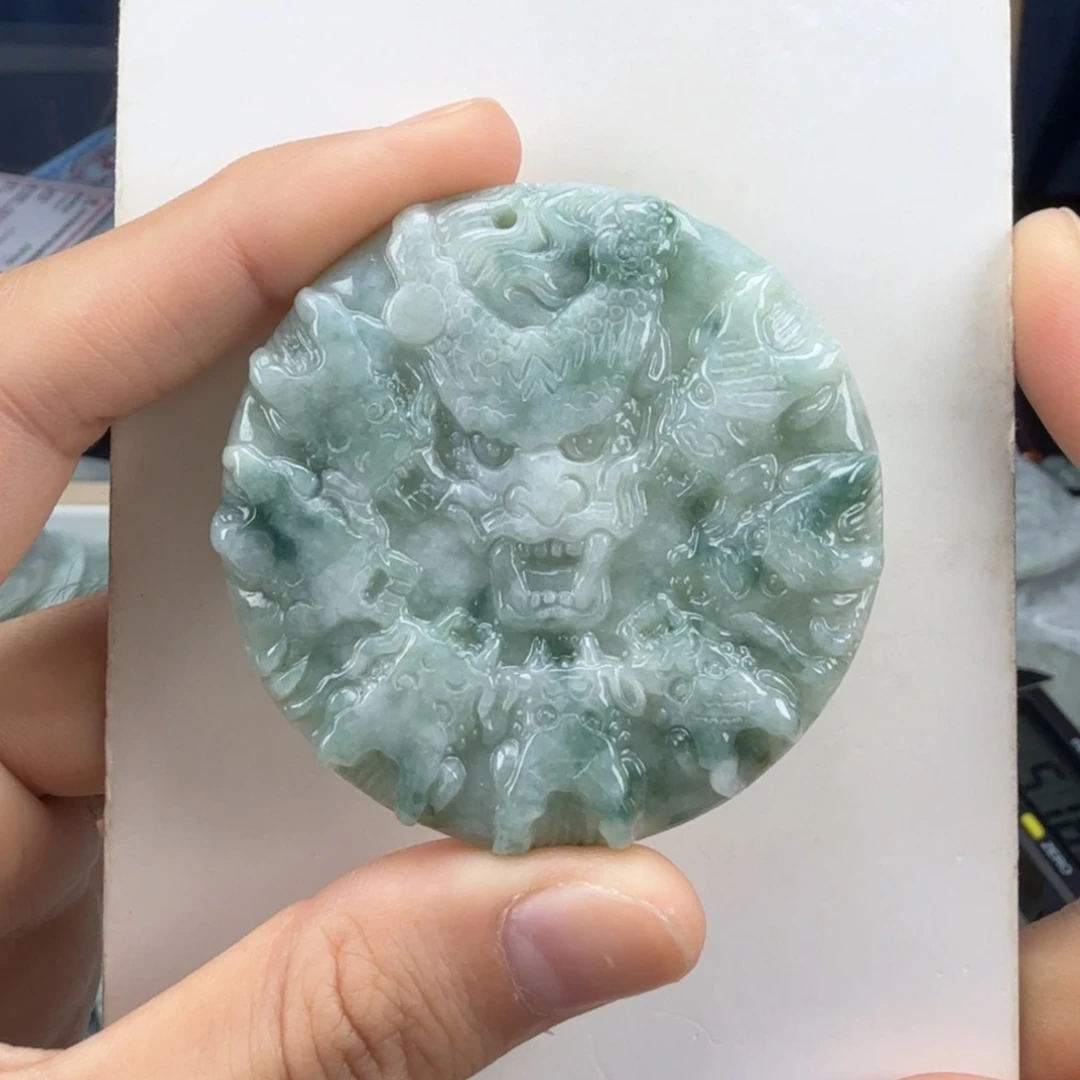 翡翠挂件未镶嵌翡翠