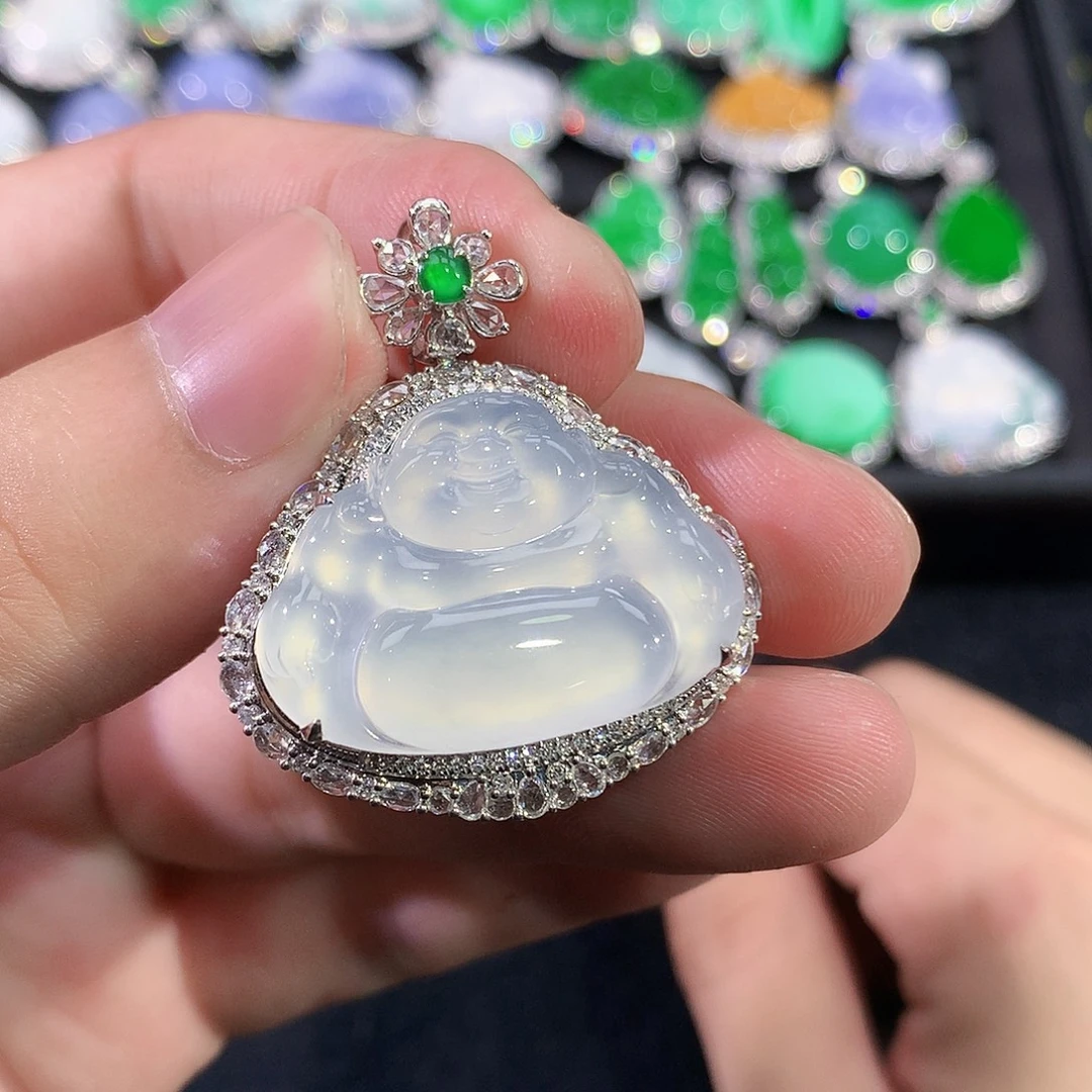 翡翠18K金镶嵌颈饰