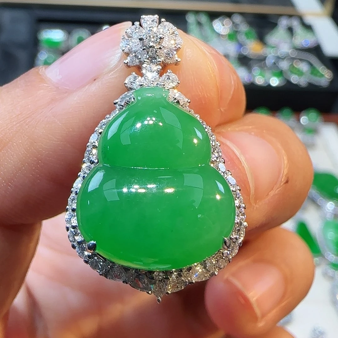 翡翠吊坠(不含链)18K金镶嵌