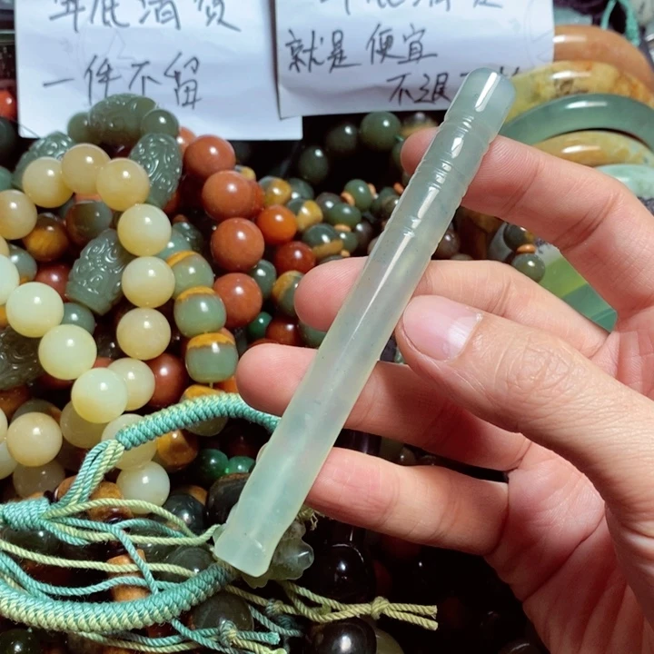 蛇纹石玉颈饰未镶嵌