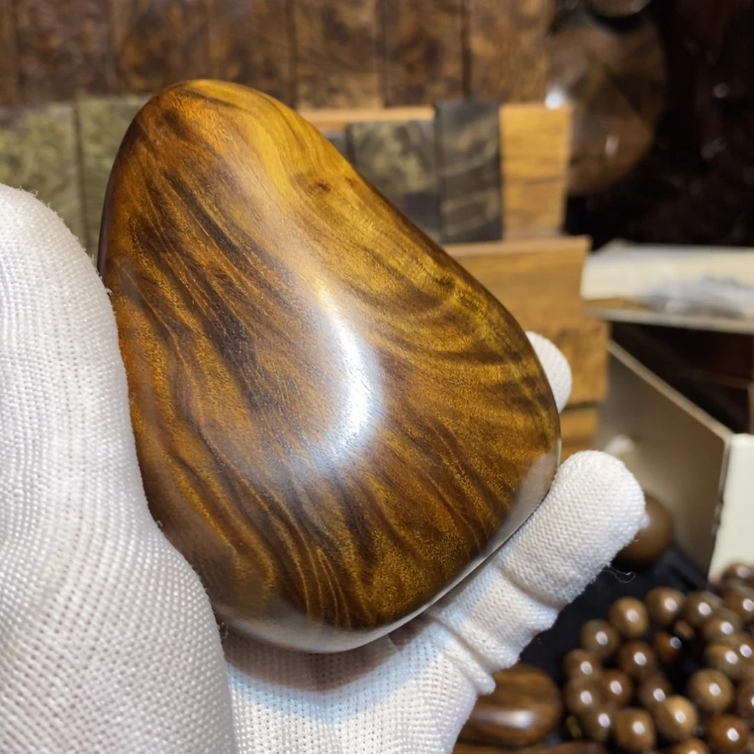 阴沉木巨**熊阴沉金丝楠木手把件