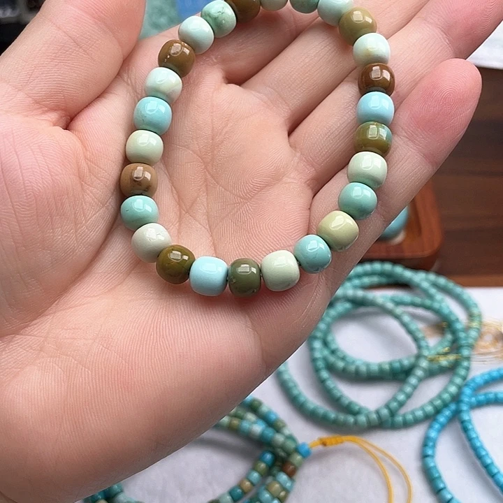 绿松石颈饰未镶嵌