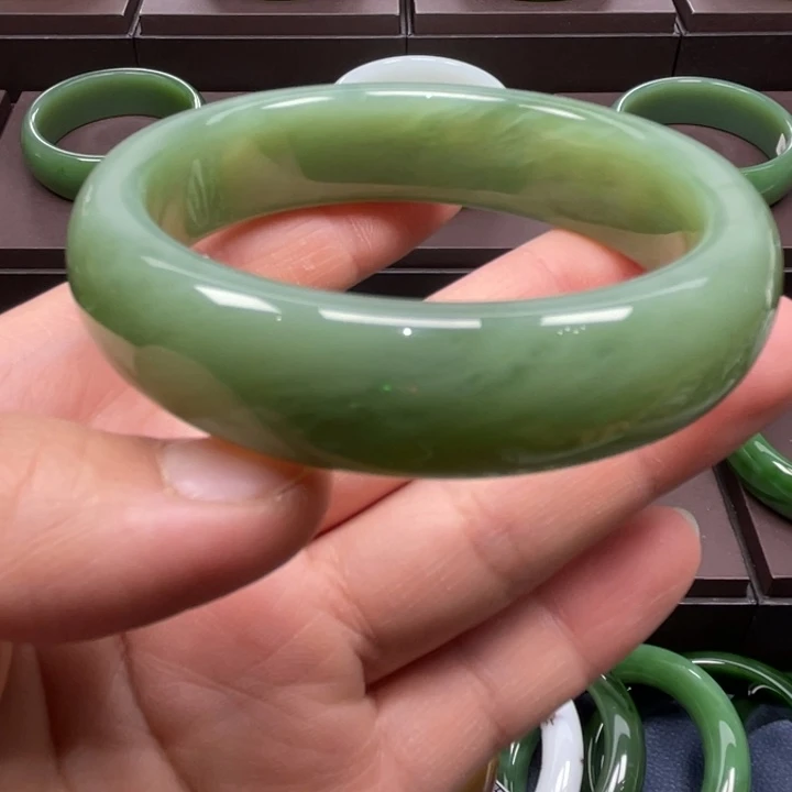 和田玉未镶嵌手镯