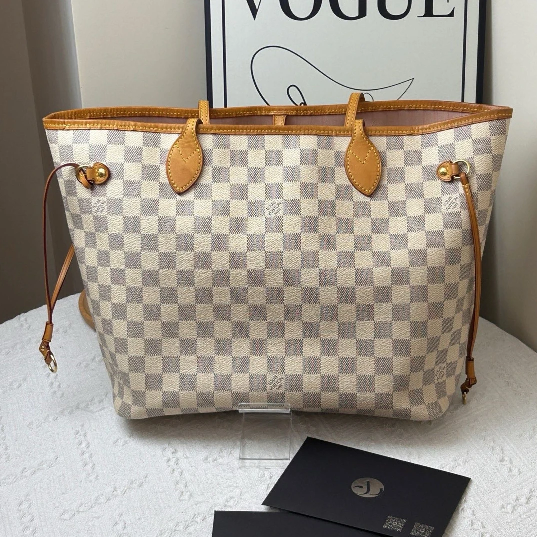 95新 LouisVuitton/路易威登 白棋盘格中号  粉色内里/JW6942