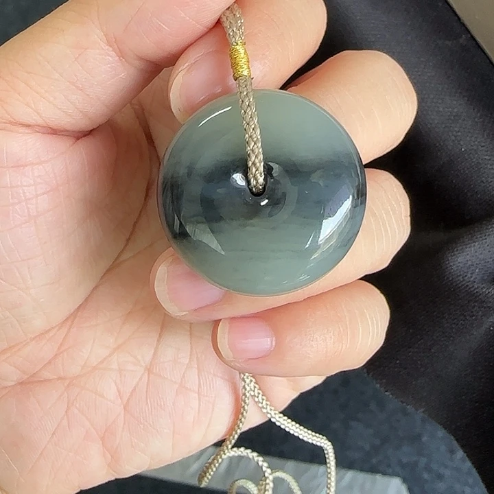 放***我和田玉未镶嵌颈饰