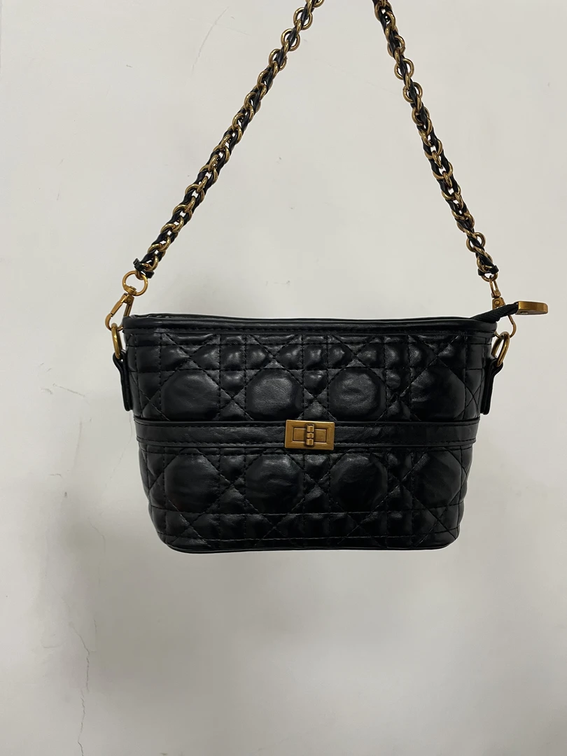 2025冬季新款小众时尚百搭手提包高级质感单肩斜挎元宝包