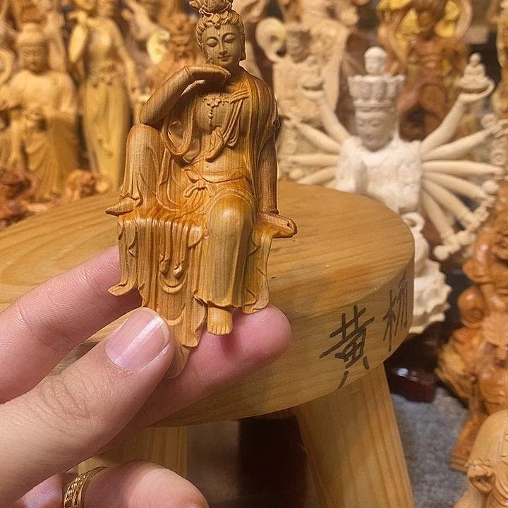 崖柏瑕疵水月自在观音