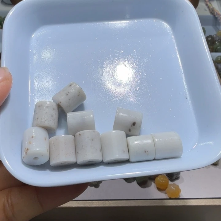 晏***.未镶嵌和田玉珠宝半成品
