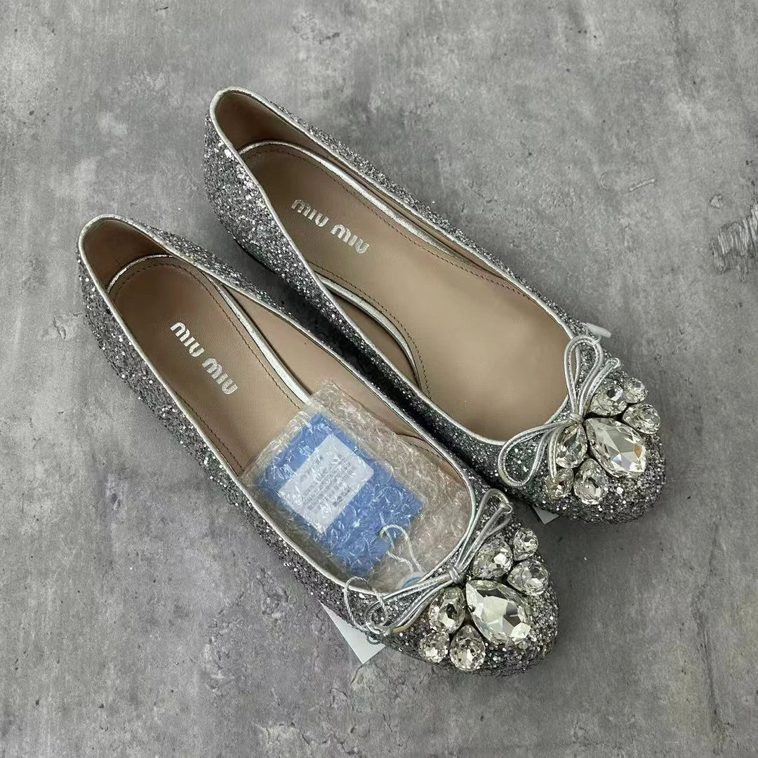 99新 MIU MIU/缪缪 36码/仔仔/银色亮片蝴蝶结水钻平底单鞋 1606