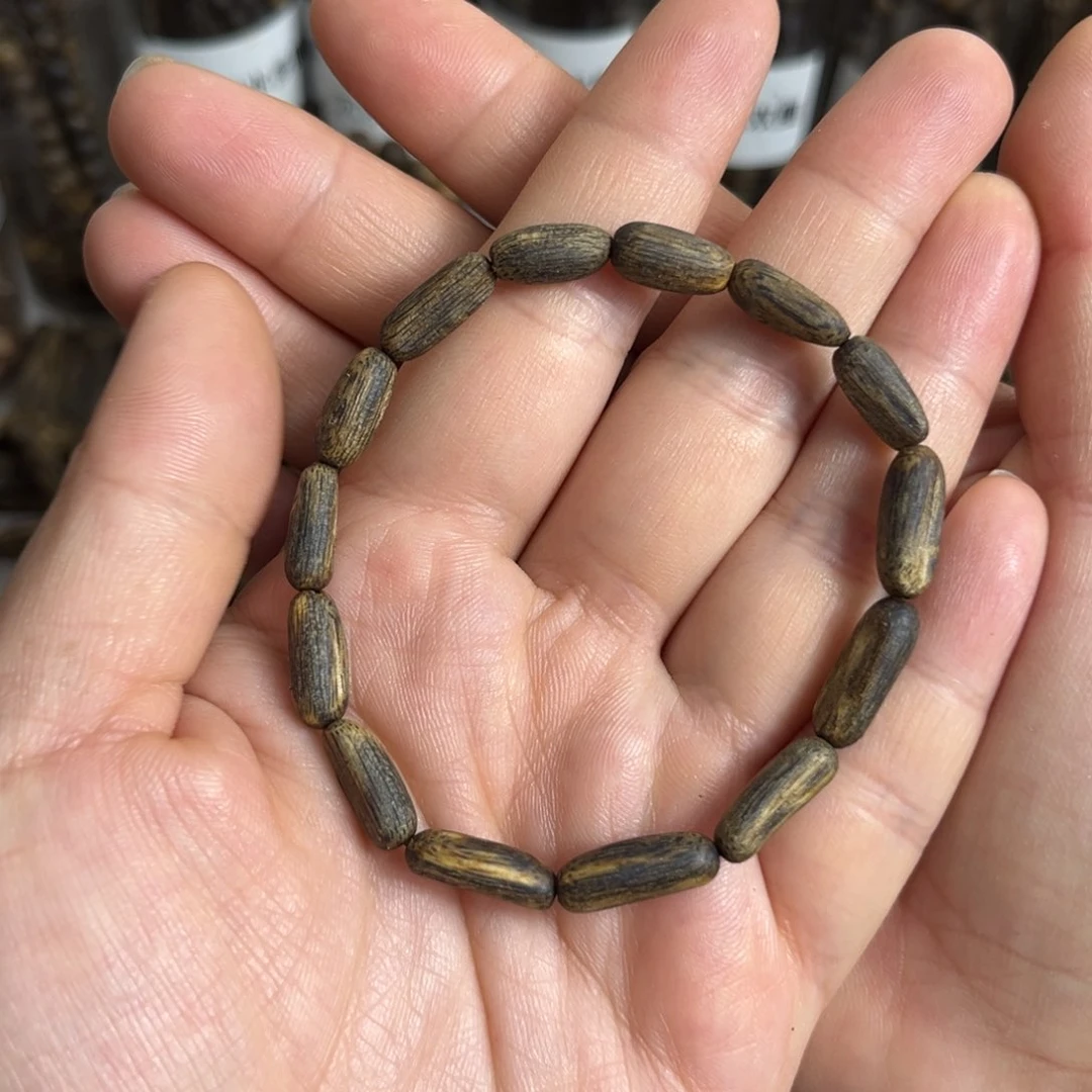 沉香手串乌身圆叶沉水树心油小米珠
