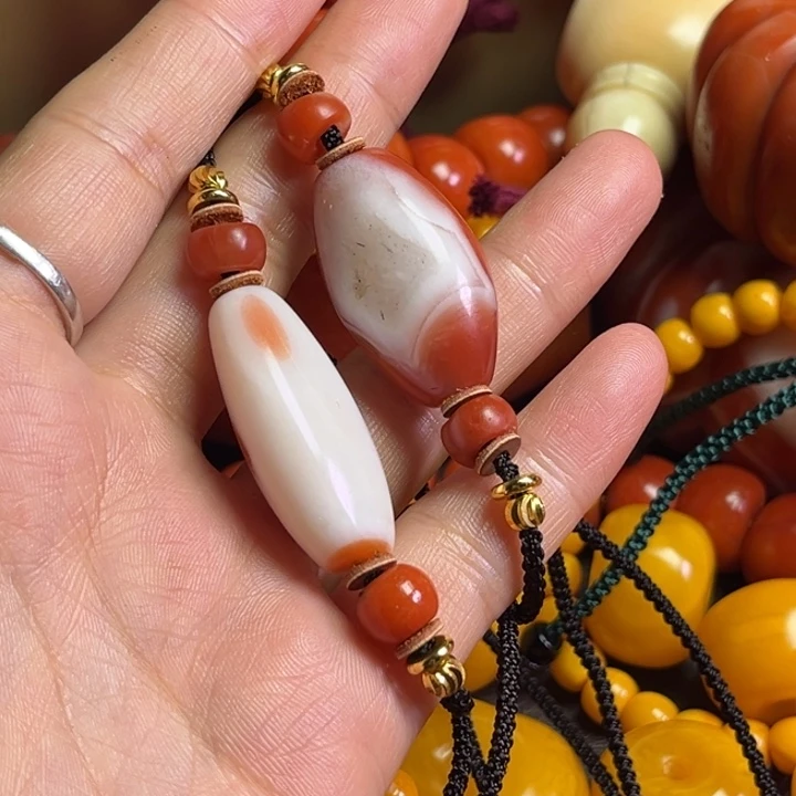 颈饰琉璃沙*琉璃………………