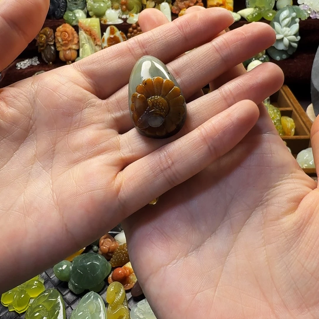 蛇纹石玉未镶嵌颈饰