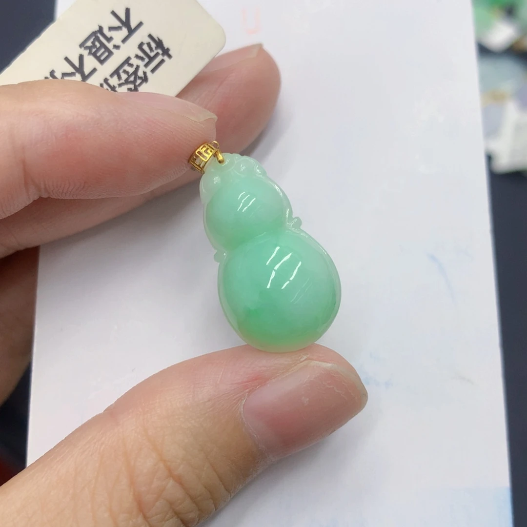 翡翠18K金镶嵌颈饰翡翠