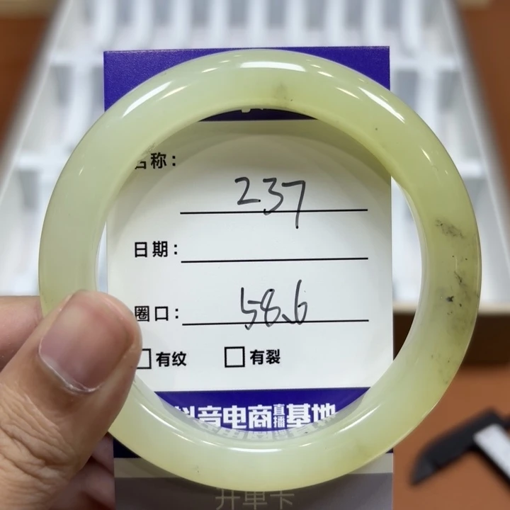 未镶嵌岫玉手镯天然