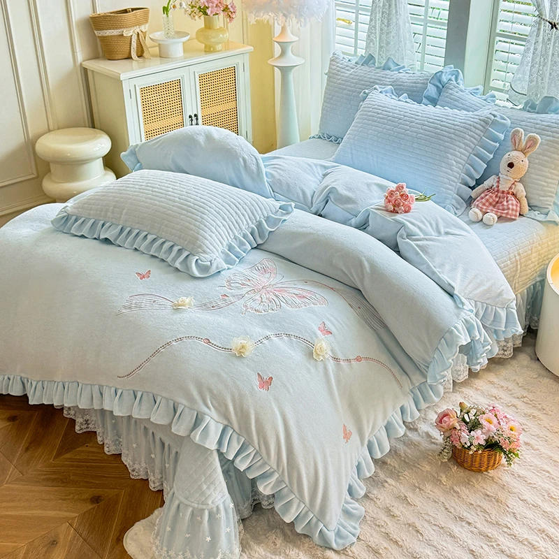 新款高克重牛奶绒花边夹棉床盖款四件套冬季公主风纯色刺绣床品