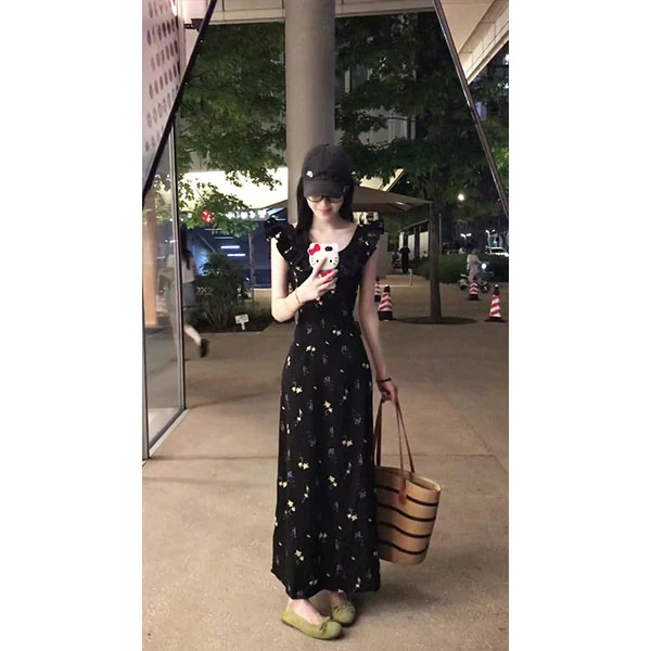 法式小飞袖黑色碎花吊带连衣裙子女夏季2025新款海边度假气质长裙