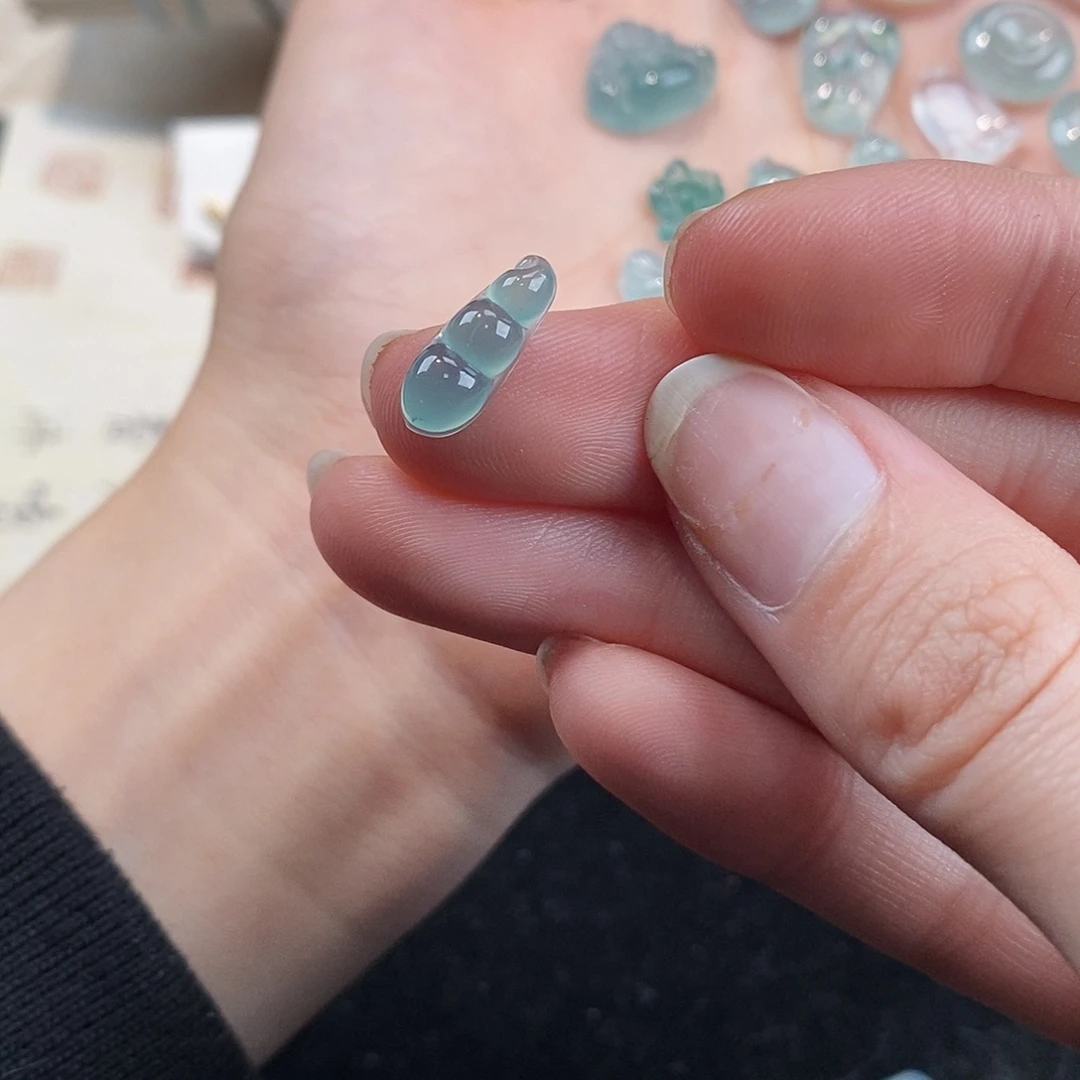 翡翠颈饰未镶嵌天然翡翠