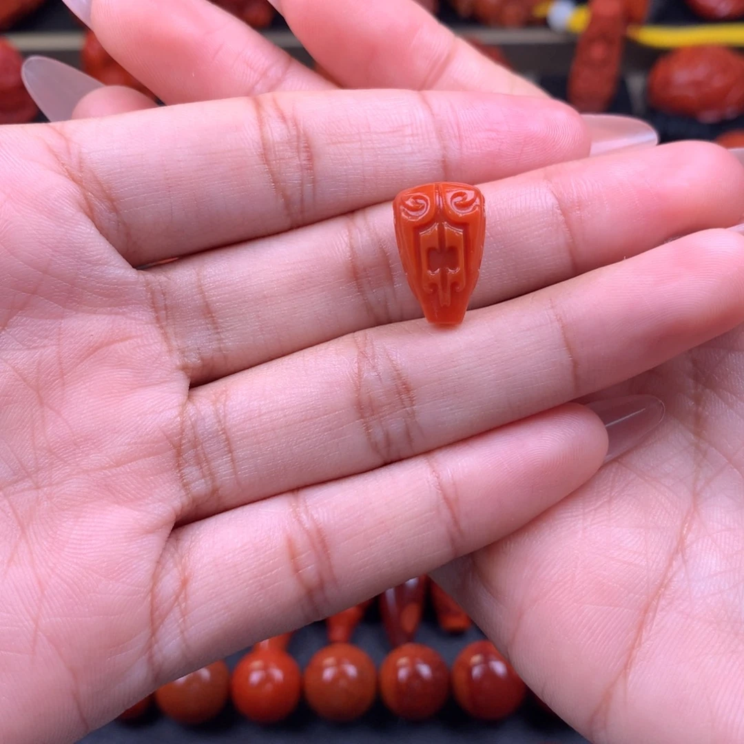 南红玛瑙未镶嵌博古纹三通10+