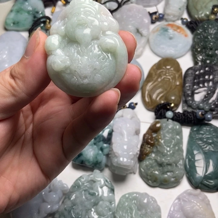 翡翠未镶嵌颈饰财爷43