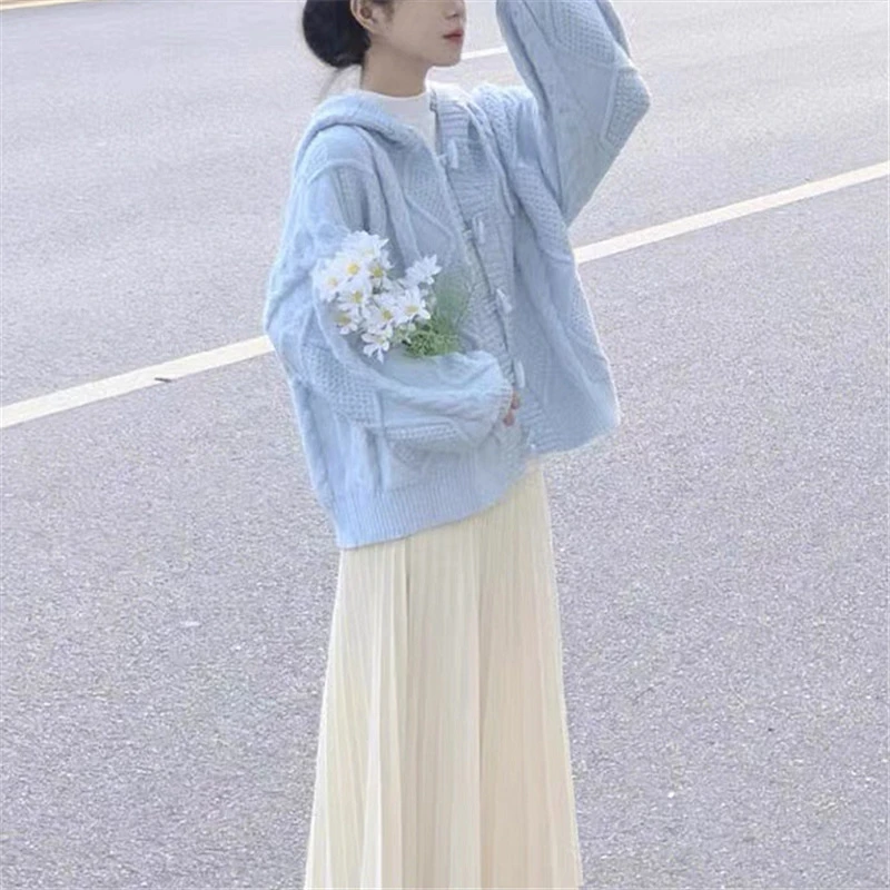 蓝色牛角扣连帽毛衣外套女春秋新款加大码穿搭慵懒风宽松针织开衫