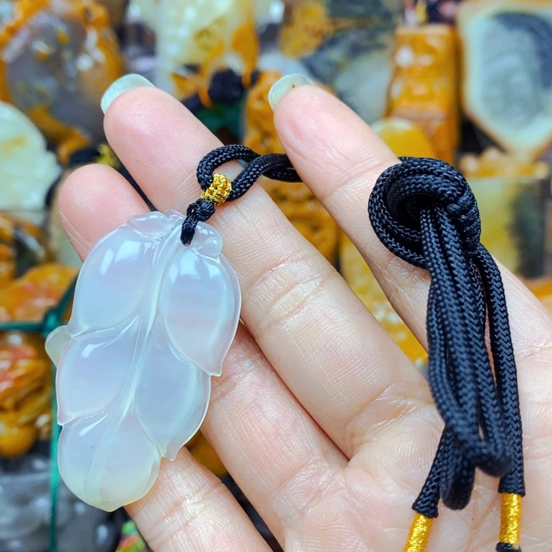 未镶嵌石英质玉（黄龙玉）颈饰