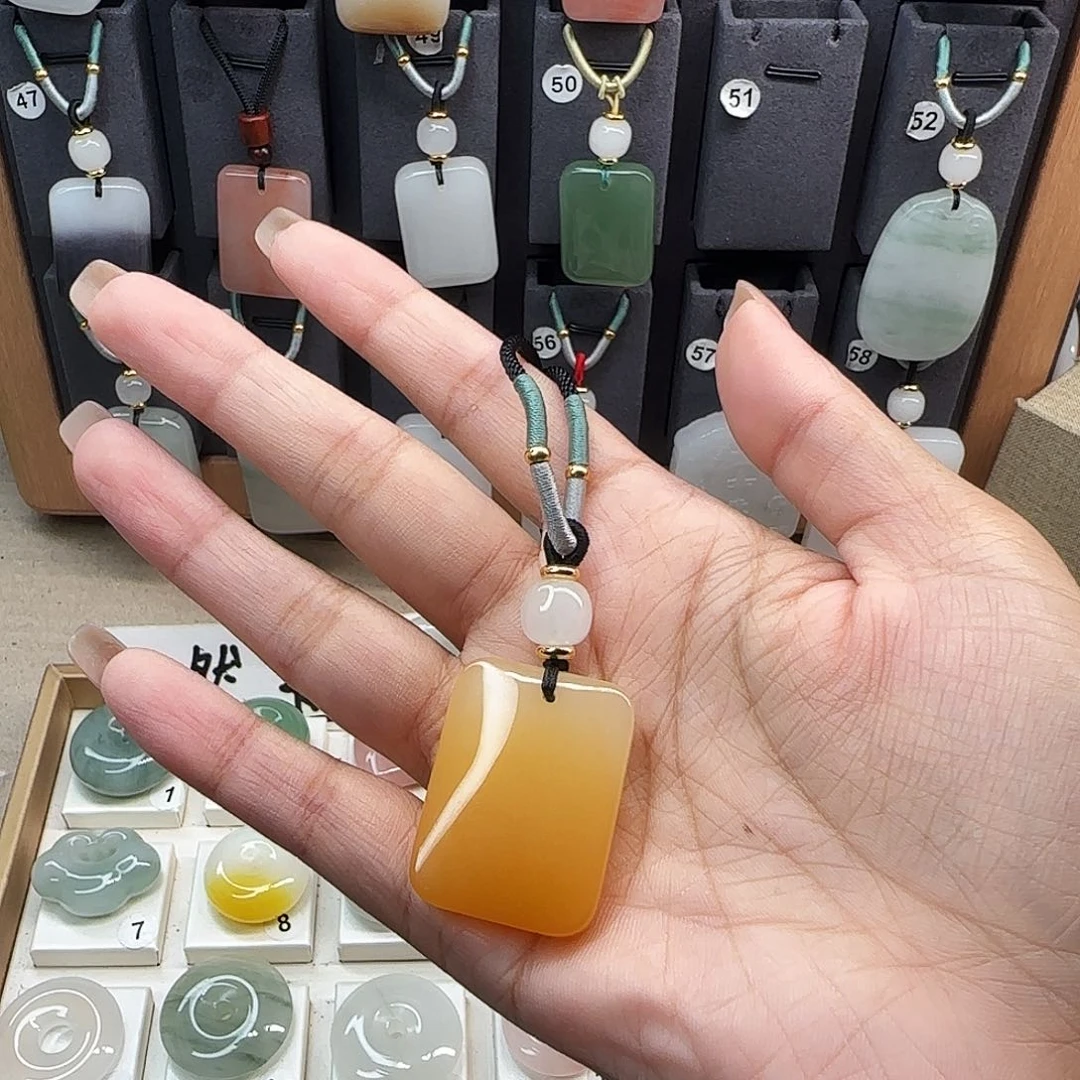 石英质玉未镶嵌颈饰