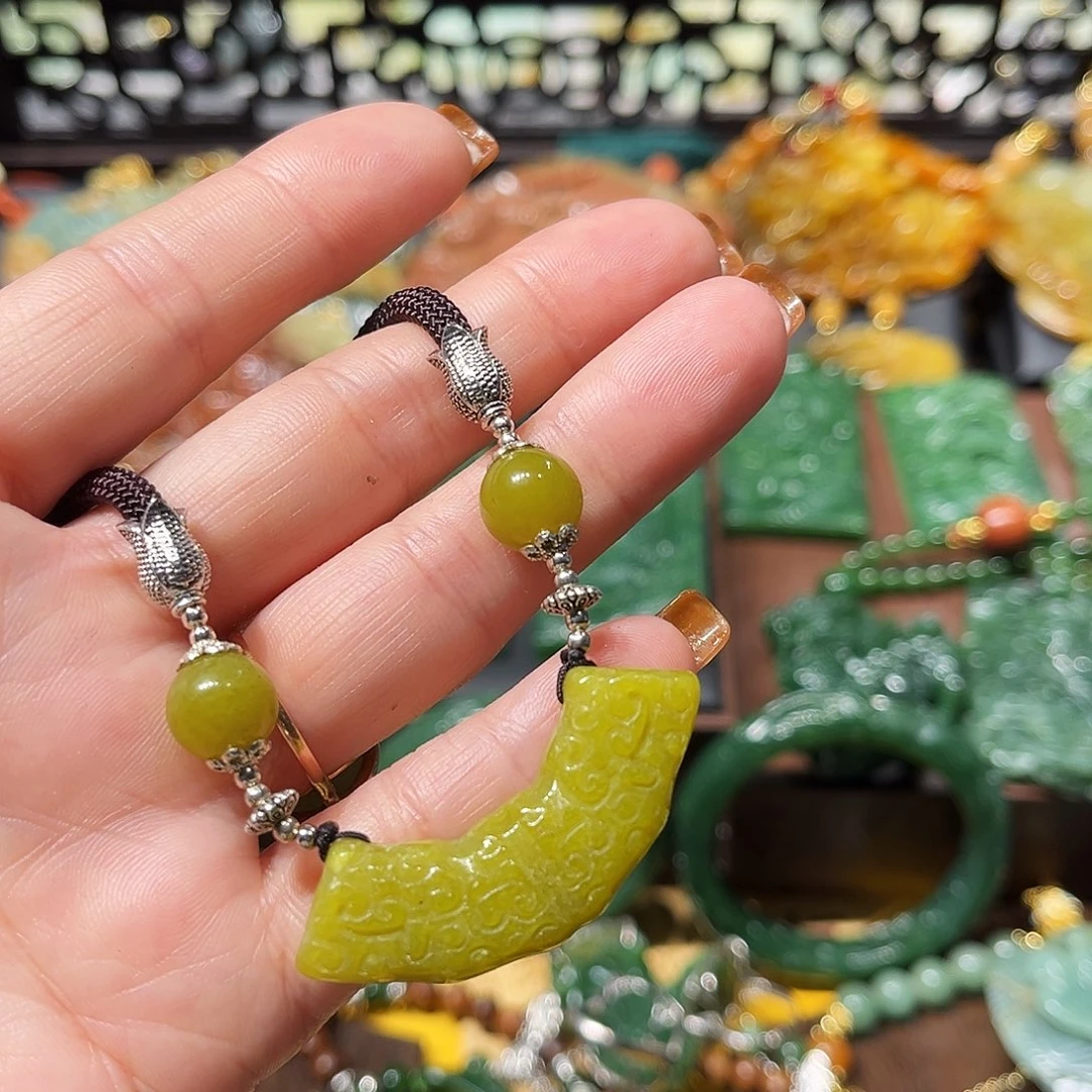 未镶嵌蛇纹石玉吊坠