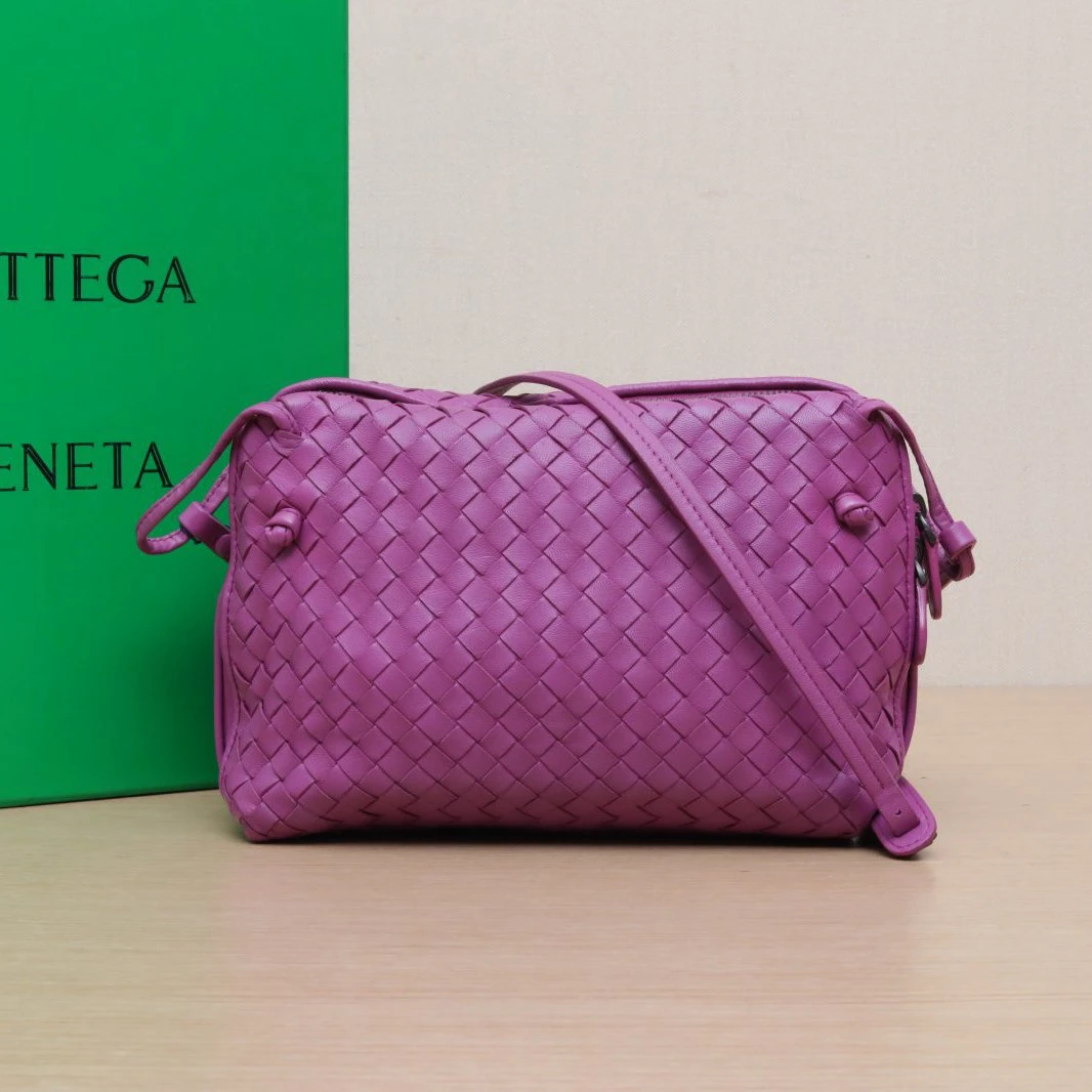 95新 BOTTEGA VENETA/葆蝶家 小花Jerry活动紫色编织 双层 相机包