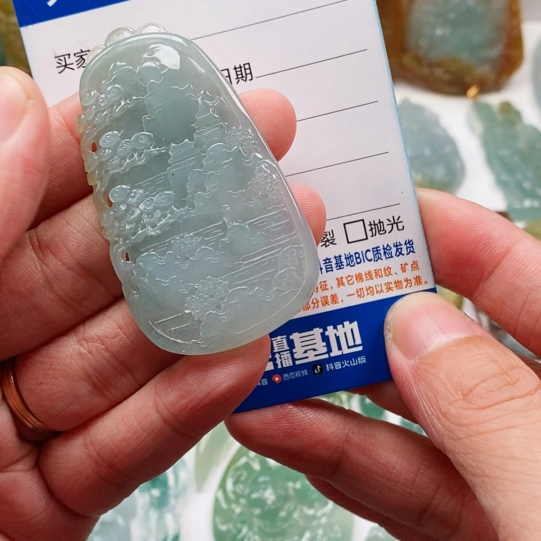 翡翠未镶嵌颈饰山水