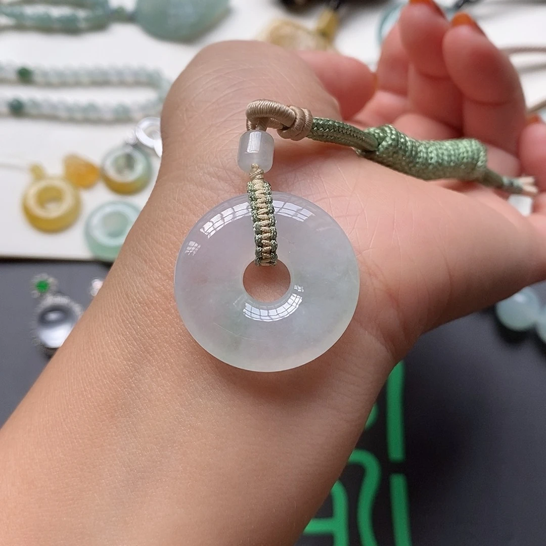 翡翠未镶嵌颈饰甜甜圈